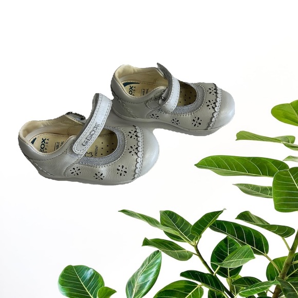 GEOX RESPIRA BABY GIRL SHOES IN CREAM AND SILVER COLOUR IN SIZE 21 - Picture 2 of 6